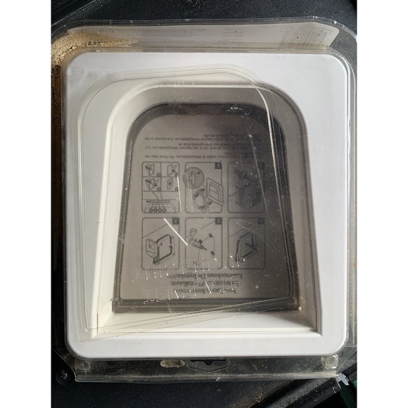 (1) NEW PetSafe Deluxe Cat Flap Locking Options - Made in USA - Picture 1 of 2